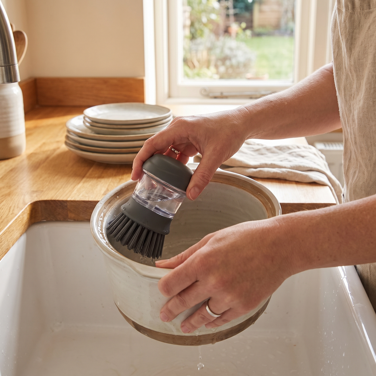 2 in 1 Soap Dispensing Dish Brush